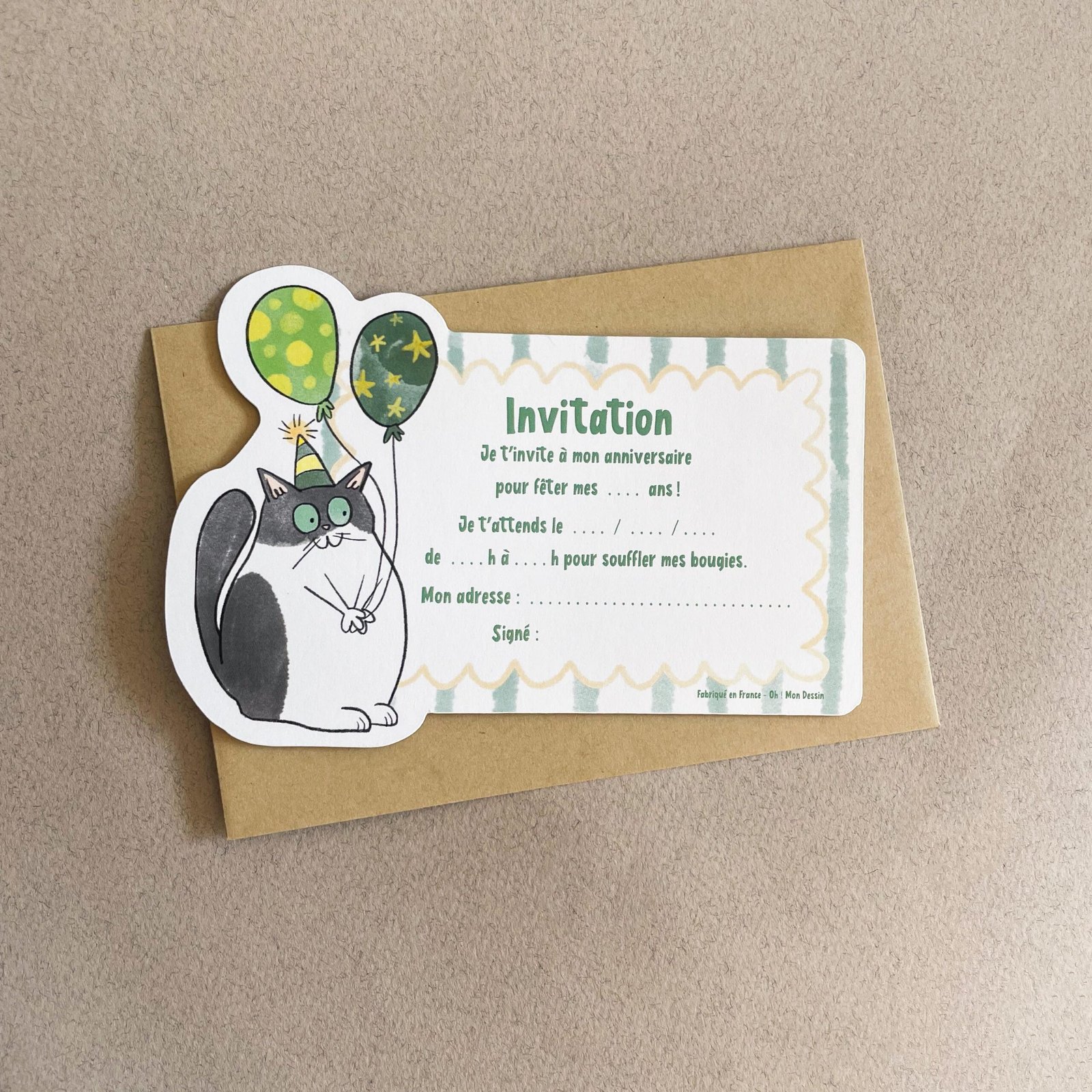 Carte invitation anniversaire enfant avec chat et ballons, enveloppe kraft