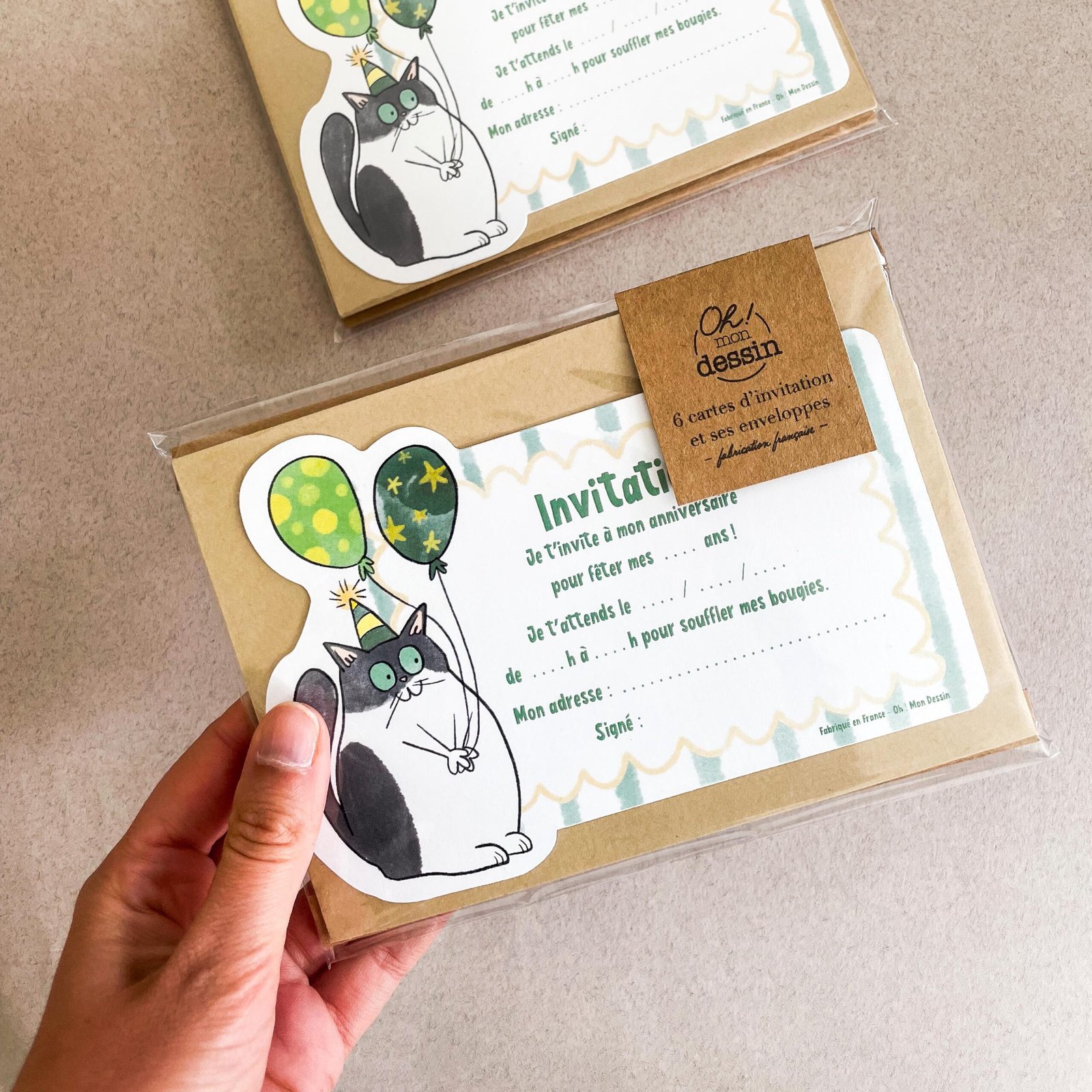 Carte invitation anniversaire enfant avec chat et ballons, enveloppe kraft