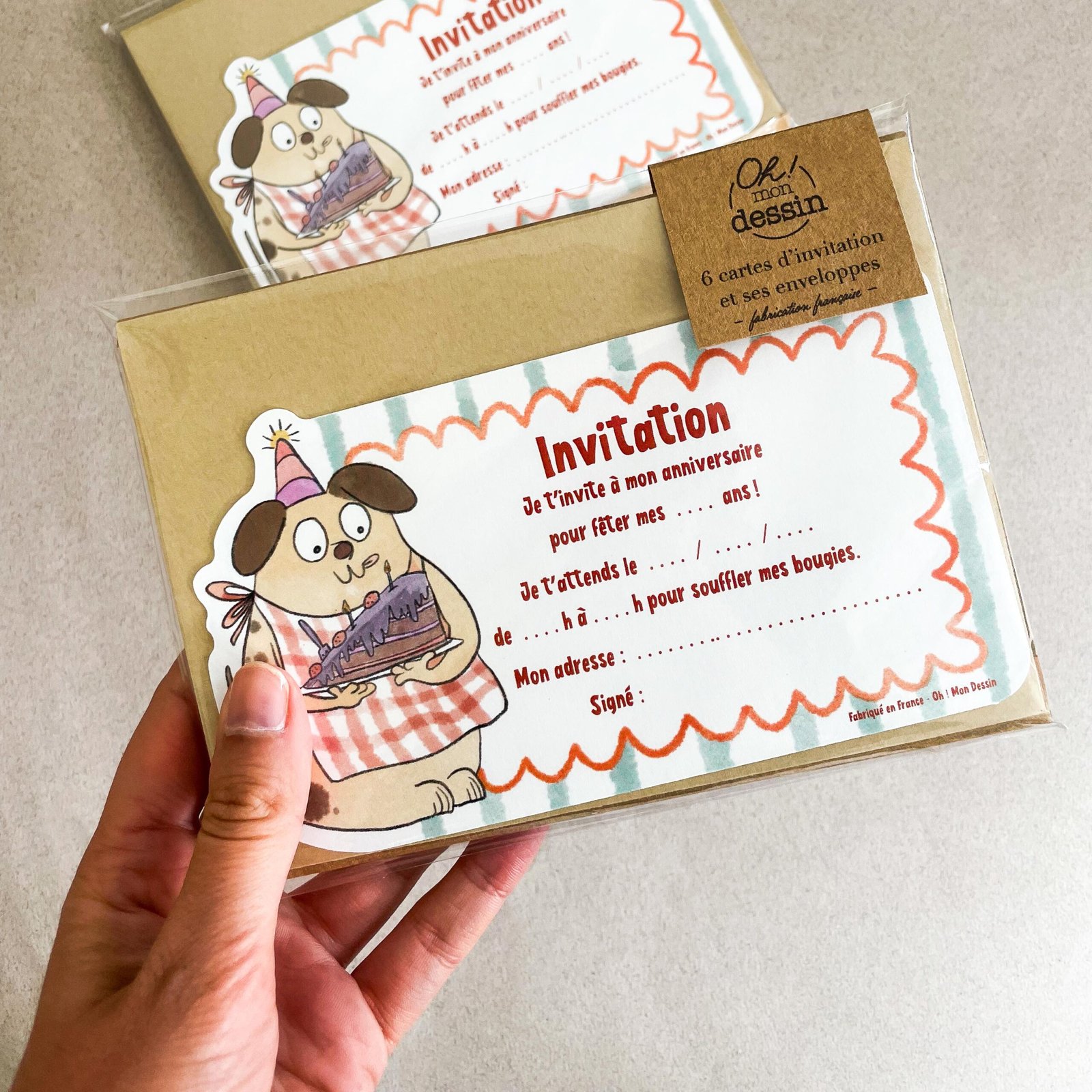 Carte invitation anniversaire chien au gâteau avec enveloppe kraft